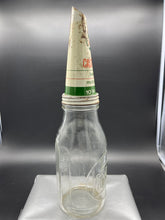 Load image into Gallery viewer, Castrol Z Castrolite 10W-30 Metal Oil Top on Castrol Z Embossed Quart Bottle
