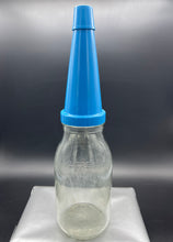Load image into Gallery viewer, Esso Plastic Oil Pourer and Cap on 1 Litre Bottle
