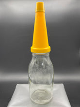 Load image into Gallery viewer, Golden Fleece Duo 20/30 Plastic Top and Cap on Litre Bottle
