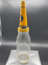 Load image into Gallery viewer, Golden Fleece 20 Metal Top &amp; Cap on Quart Bottle
