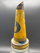 Load image into Gallery viewer, Golden Fleece 30 Metal Top &amp; Cap on Quart Bottle
