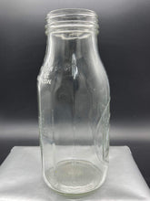 Load image into Gallery viewer, Castrol Z Embossed Quart Bottle
