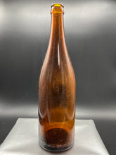 Load image into Gallery viewer, Metropolitan Aerated Waters 26oz Amber Perth Bottle
