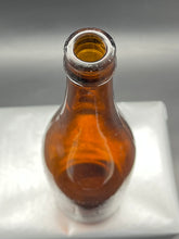 Load image into Gallery viewer, Metropolitan Aerated Waters 26oz Amber Perth Bottle
