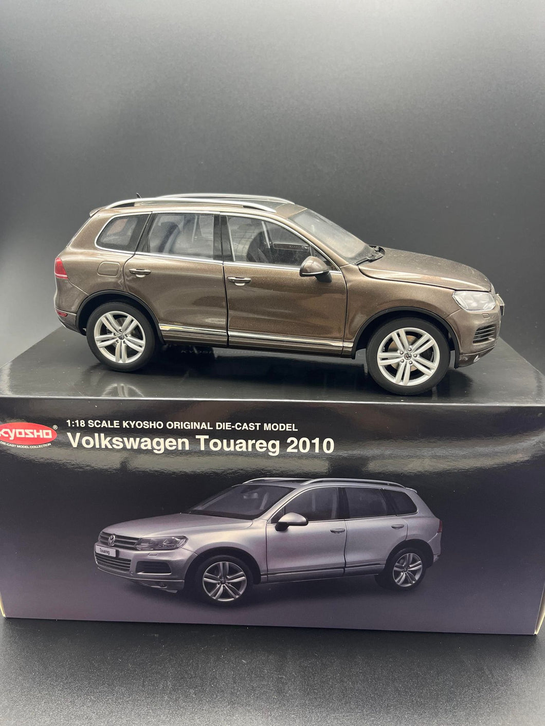 Kyosho - Volkswagen Touareg 2010 - Graciosa Brown Metallic
