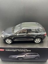 Load image into Gallery viewer, Kyosho - Volkswagen Touareg 2010 - Deep Black Pearl Effect

