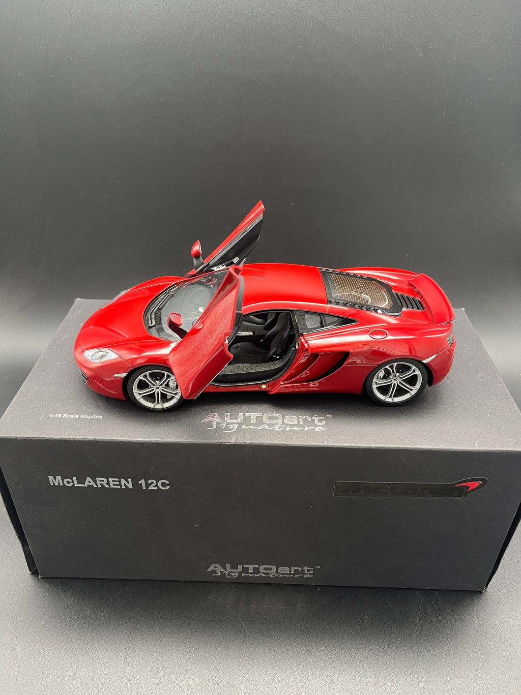 Auto Art Signature - McLaren 12C 1:18 Scale